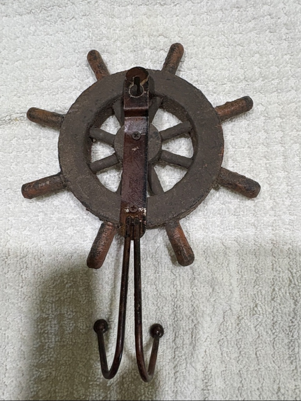 Rustic Brown Ship Wheel Wall Hook - Home Wall Decor - Picture 2 of 4